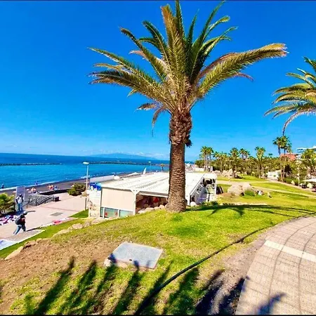 Lovely On Frontline Of Tenerife Beach! *